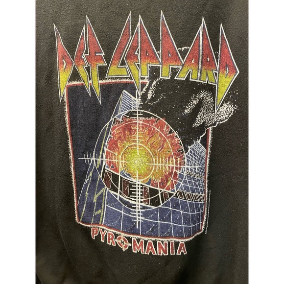 Def Leopard black sweatshirt Pyromania size 21” armpit 23” neck to big ttom - Picture 2 of 7